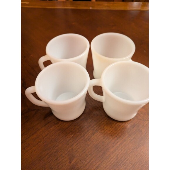 Vtg 1940-50’s Federal White Milk Glass Coffee Mug Cup 8 OZ Z HEAT PROOF Set Of 4